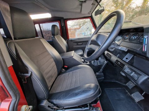 Land Rover Defender 110 TD5 XS STATION WAGON 8