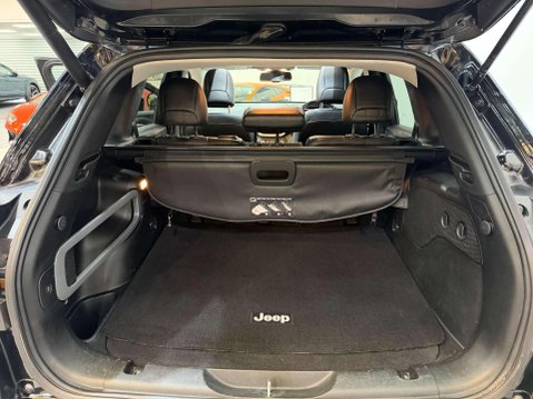 Jeep Cherokee 2.2 MultiJetII Overland SUV 5dr Diesel Auto 4WD Euro 6 (s/s) (200 ps) 39