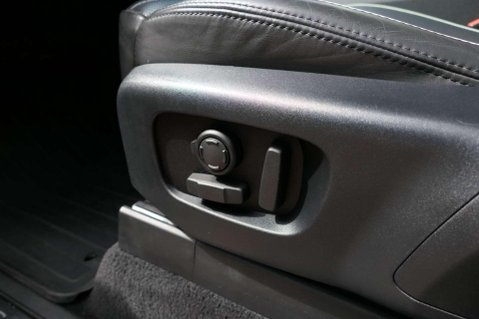 Land Rover Discovery TD6 HSE 32