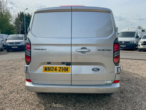 Ford Transit Custom SWB L1H1 Low Roof Limited 300 Air Con Alloys Sensors EURO 6 7