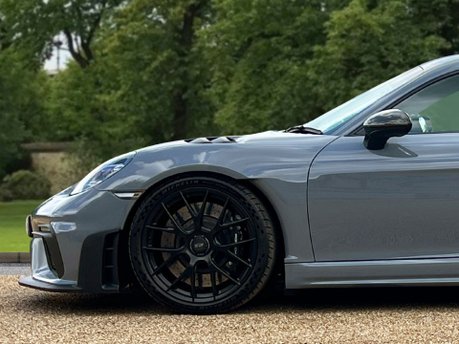Porsche 718 CAYMAN GT4 RS PDK 10