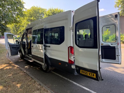 Ford Transit 2.2 TDCi 460 HDT L4 H3 4dr (18 seats) 5