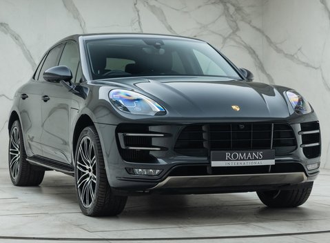 Porsche Macan TURBO 9
