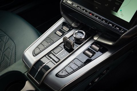 Aston Martin Vanquish 5.2 V12 BiTurbo Auto Euro 6 (s/s) 2dr 35
