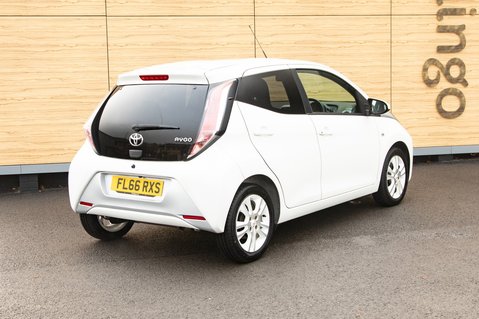 Toyota Aygo VVT-I X-PURE 2