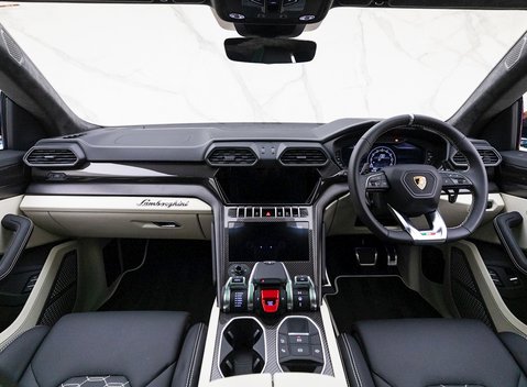 Lamborghini Urus 17