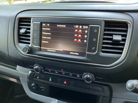 Vauxhall Vivaro 2.0 Turbo D 3100 Dynamic Crew Van L2 H1 Euro 6 (s/s) 5dr 26