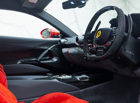 Ferrari 812 Competizione 13