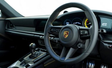 Porsche 911 (992) GT3 Touring 9