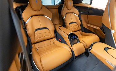 Ferrari Purosangue 18