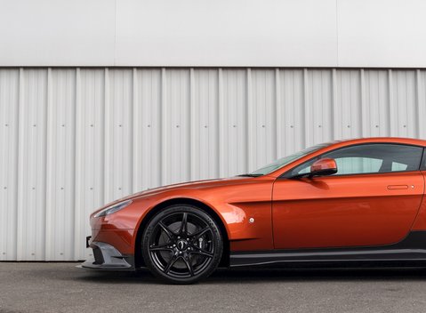 Aston Martin Vantage GT8 30