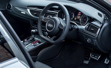 Audi RS6 Avant Performance 11