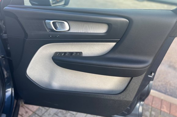 Volvo XC40 2.0 T4 INSCRIPTION PRO AUTO PETROL 24