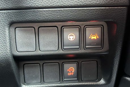Nissan Qashqai 1.3 DIG-T Tekna SUV 5dr Petrol Manual Euro 6 (s/s) (140 ps) 31