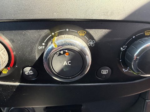 Renault Clio 1.2 16v EXPRESSION PLUS 19