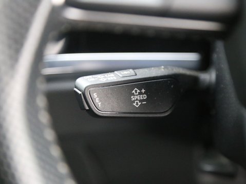 Audi Q3 1.5 TFSI CoD 35 S line S Tronic Euro 6 (s/s) 5dr 12