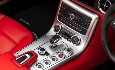 Mercedes-Benz SLS AMG Roadster 18