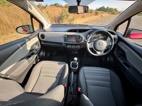 Toyota Yaris VVT-I ICON 17