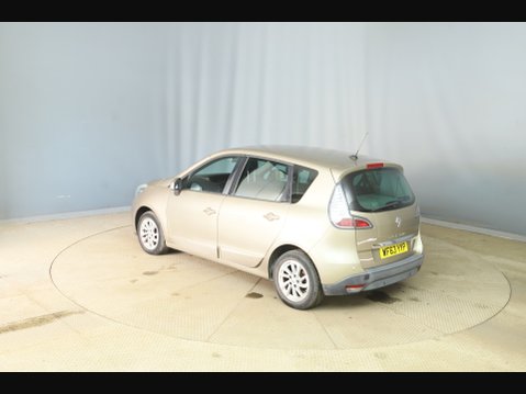Renault Scenic DYNAMIQUE TOMTOM VVT 5