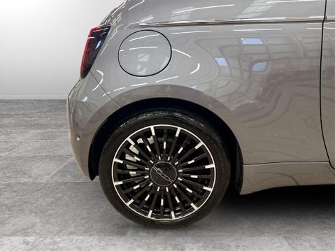 Fiat 500e 42kWh La Prima Hatchback 3dr Electric Auto (118 ps) 10