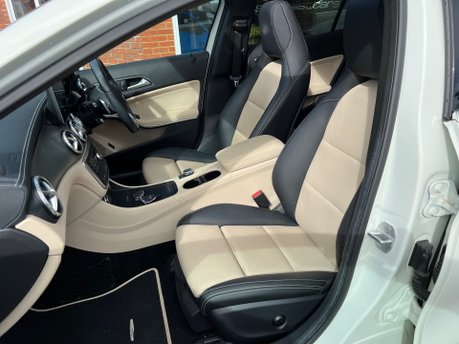 Mercedes-Benz GLA Class 2.0 GLA250 AMG Line PREMIUM PLUS SUV 5dr Petrol 7G-DCT 4MATIC Euro 6(211ps) 33