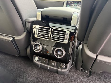 Land Rover Range Rover 5.0 P565 V8 SV Autobiography Dynamic SUV 5dr Petrol Auto 4WD Euro 6 560BHP 42