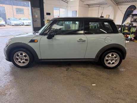 Mini Hatch 2.0 Cooper D Auto Euro 5 3dr 4