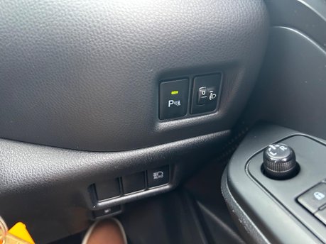 Toyota C-HR 1.2 VVT-i Icon CVT Euro 6 (s/s) 5dr 13