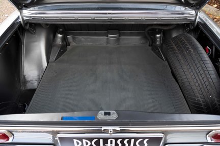 Mercedes-Benz S 280 SE 3.5 Saloon 33