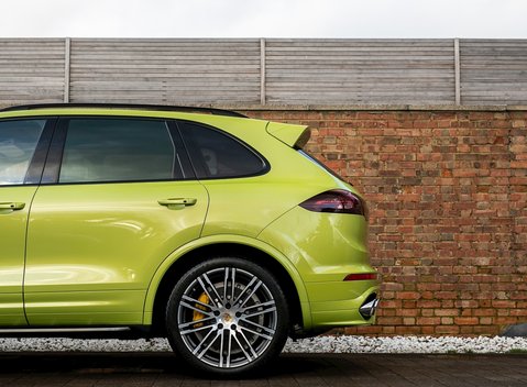 Porsche Cayenne Turbo S 24