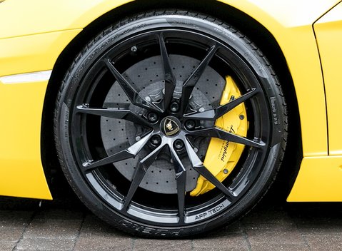 Lamborghini Aventador LP700-4 12