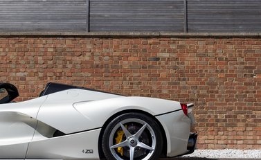 Ferrari LaFerrari Aperta 37