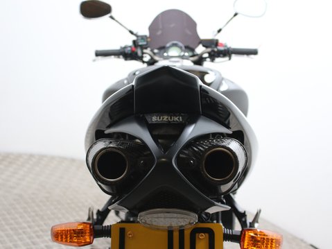 Suzuki GSX1300 B-King GSX 1300 37