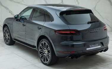 Porsche Macan TURBO 12