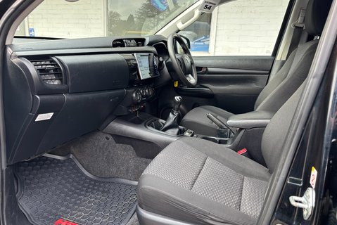 Toyota Hilux Active 4WD D-4D DCB Utility Service Body - Uprated to 3.5t 18