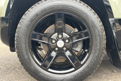 Land Rover Defender 110 D250 Hard Top SE MHEV - Deployable Towbar 36