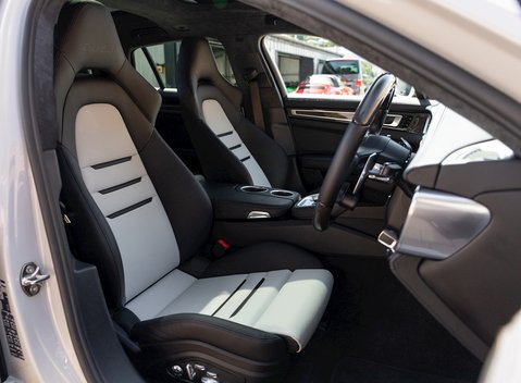 Porsche Panamera Turbo Sport Turismo 12