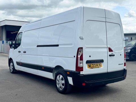 Renault Master 2.3 dCi 35 Business+ Panel Van 4dr Diesel Manual FWD LWB Medium Roof Euro 6 21
