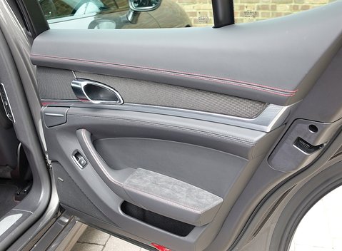 Porsche Panamera GTS 21