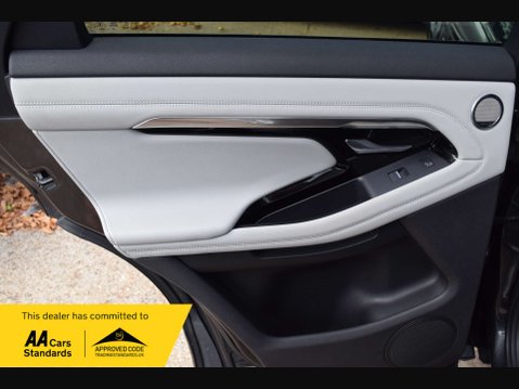 Land Rover Range Rover Evoque 2.0 Range Rover Evoque R-Dynamic SE D Auto 4WD 5dr 35