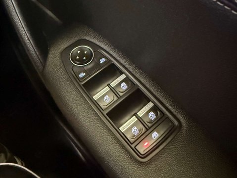 Renault Captur 1.6 Captur Techno E-Tech HEV Auto 5dr 11