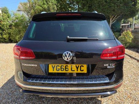 Volkswagen Touareg 3.0 TDI V6 BlueMotion Tech R-Line SUV 5dr Diesel Tiptronic 4WD Euro 6 (s/s) 11