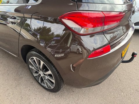 Hyundai i30 1.6 CRDi Blue Drive Premium Euro 6 (s/s) 5dr 16