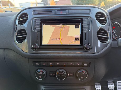 Volkswagen Tiguan 2.0 TDI BlueMotion Tech R-Line Edition SUV 5dr Diesel Manual 4WD Euro 6 (s/ 14