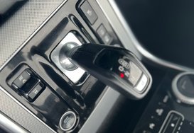 Jaguar XE R-DYNAMIC SE AUTO 19