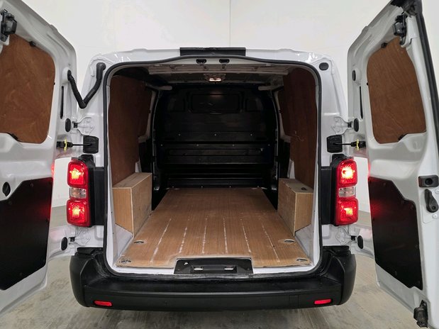 Vauxhall Vivaro Vauxhall Vivaro L2 Diesel 2900 1.5d 100ps Dynamic H1 Van 9