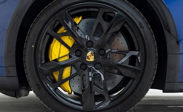 Porsche Taycan Turbo S Cross Turismo 8
