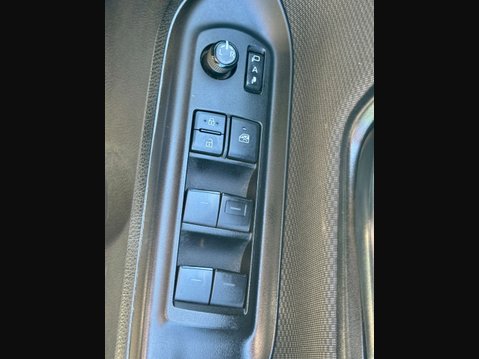 Toyota Noah Hybrid 1.8 76