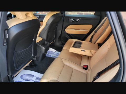 Volvo XC60 B4 INSCRIPTION AWD 20