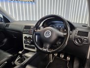 Volkswagen Golf 3.2 R32 Hatchback 3dr Petrol Manual (276 g/km, 240 bhp) 41